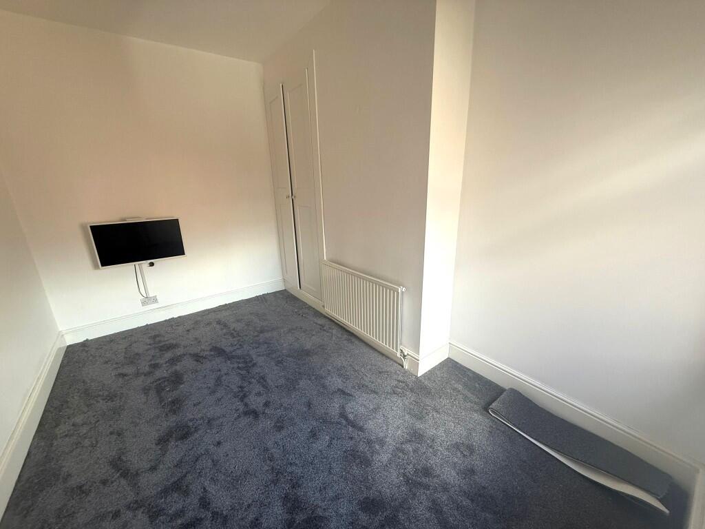 Bedroom (f)