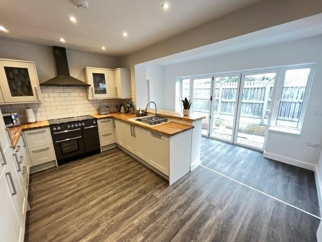 Kitchen / Breakfast Room