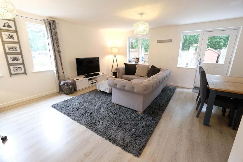 SITTING/DINING ROOM