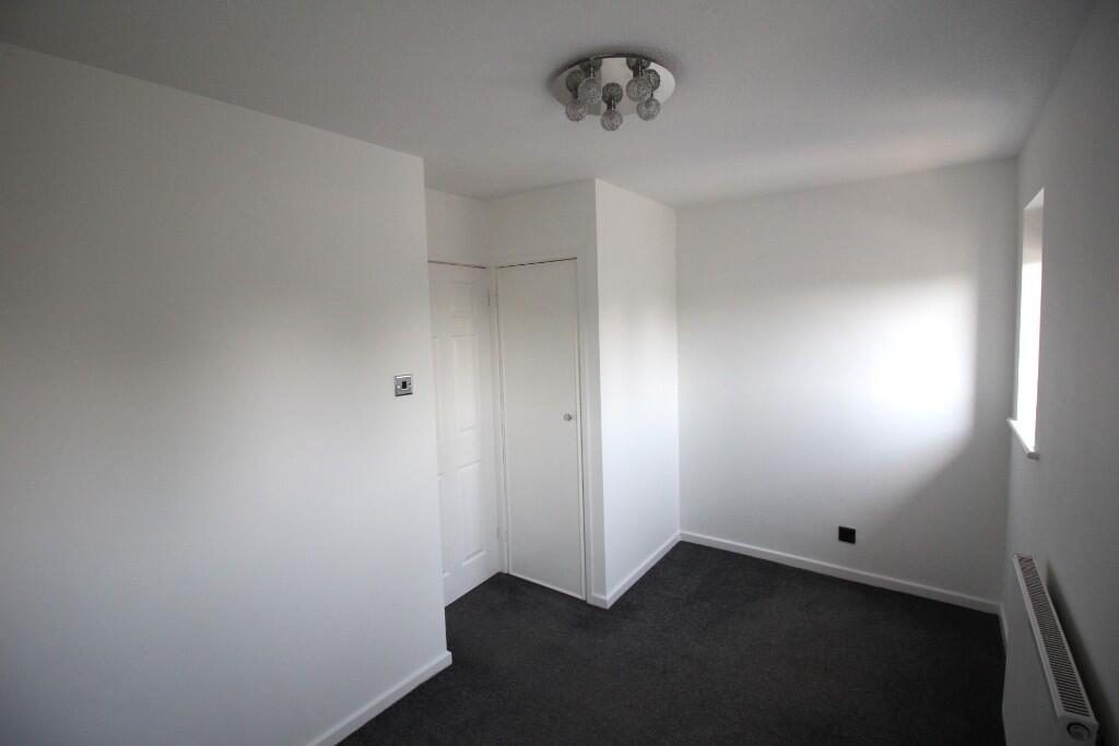 Bedroom (b)