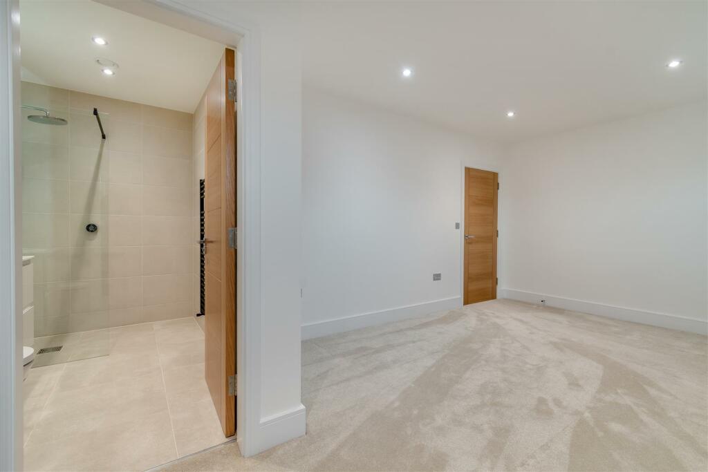 8584620-interior38.jpg