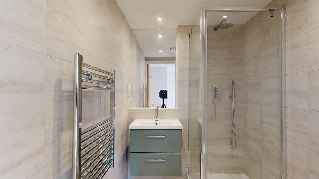 En-suite - Angle ...