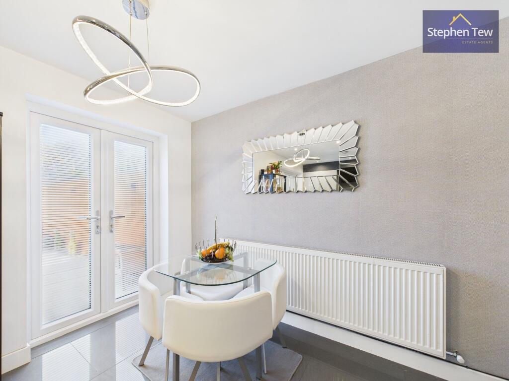 Kitchen/ Dining Room