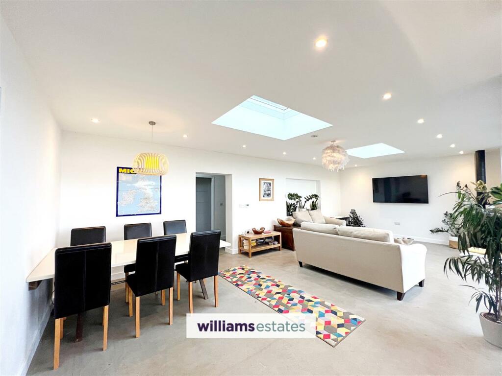 Open Plan Kitchen/Living Area