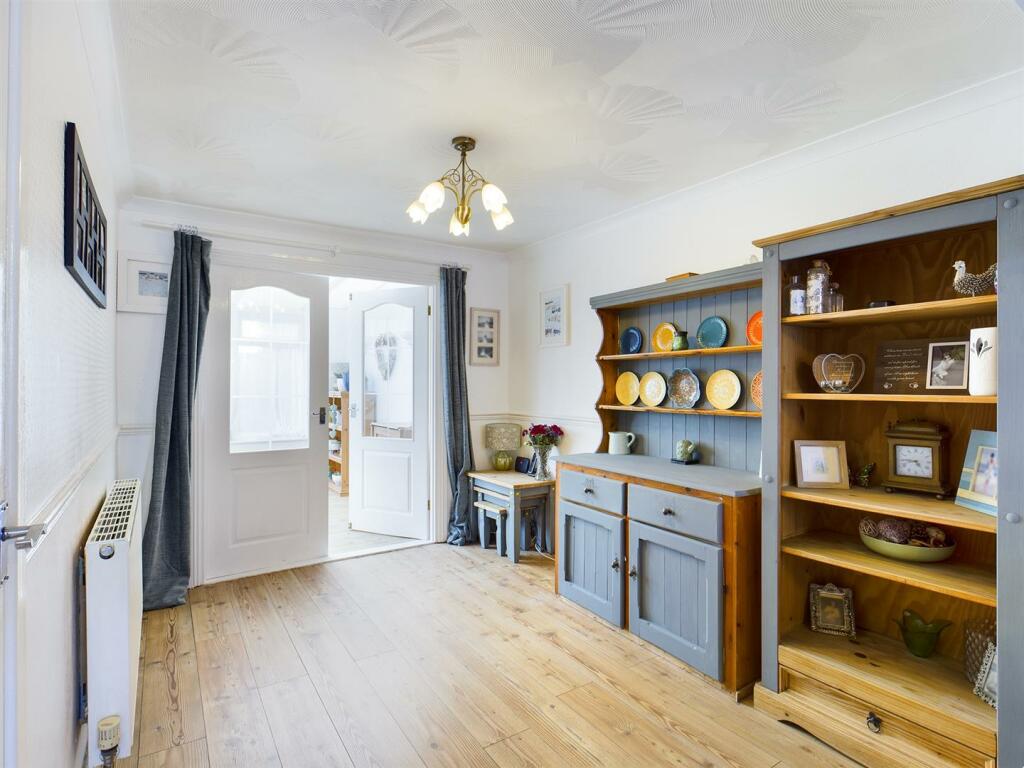 Lounge rear dining.jpg