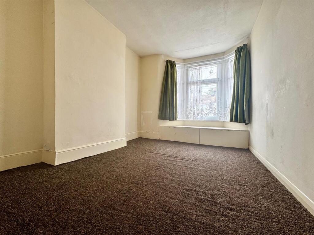 Bedroom 1.jpg
