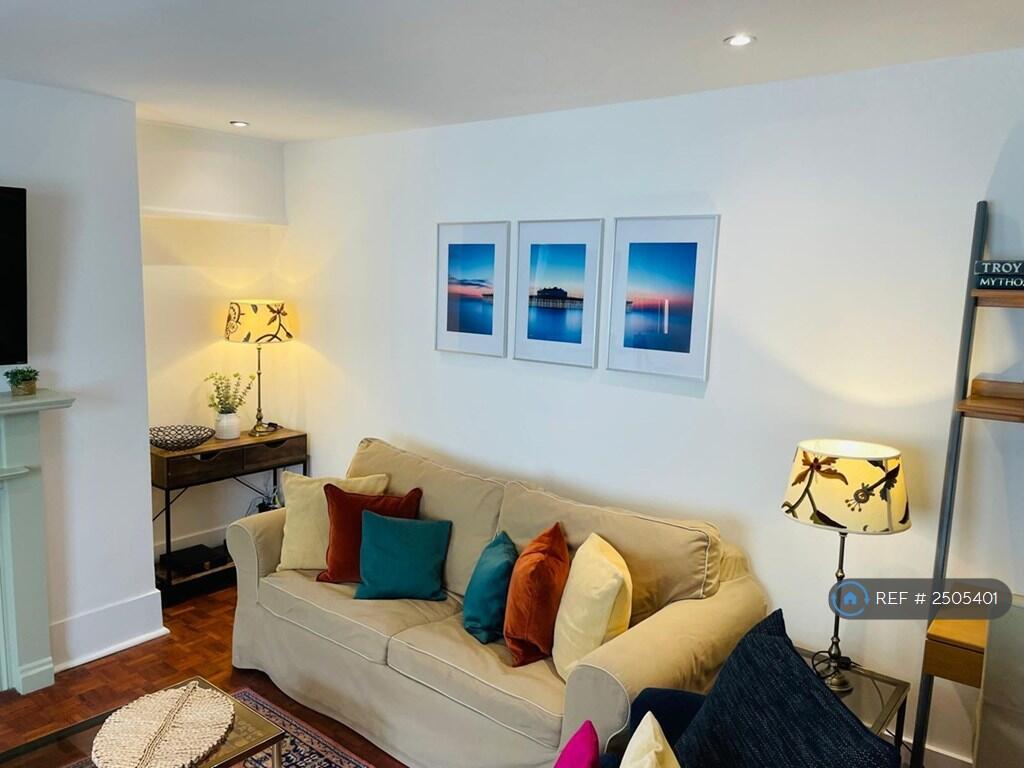 Lounge With Pull-Out Sofa-Bed