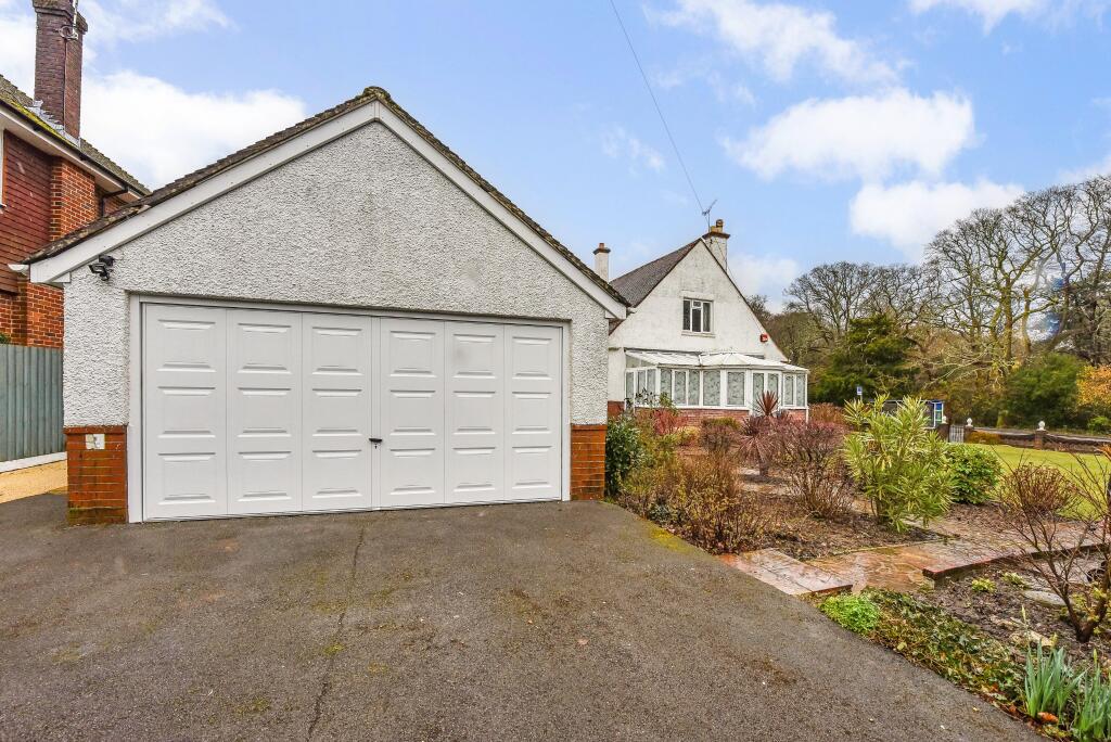 DOUBLE GARAGE