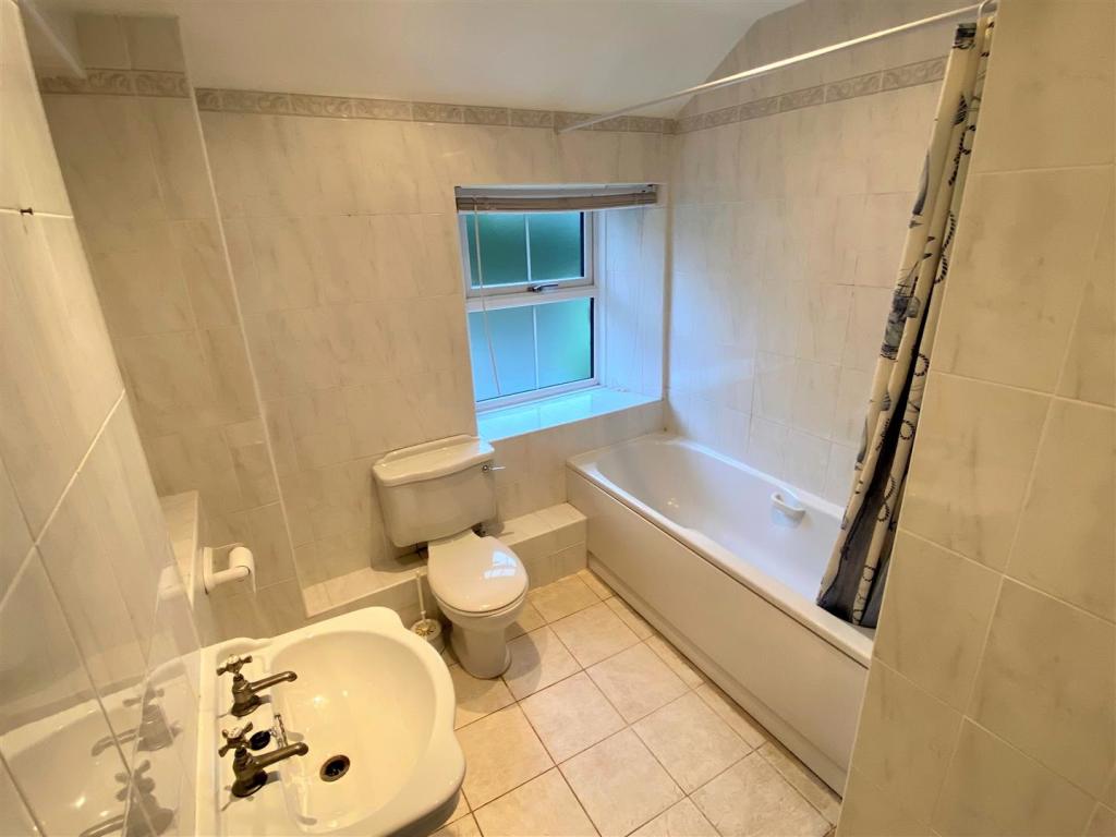 13 Cornish Chough Bathroom