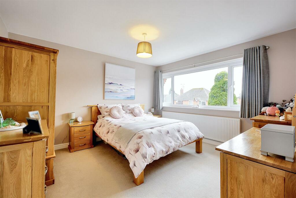 Bedroom 1_1.jpeg