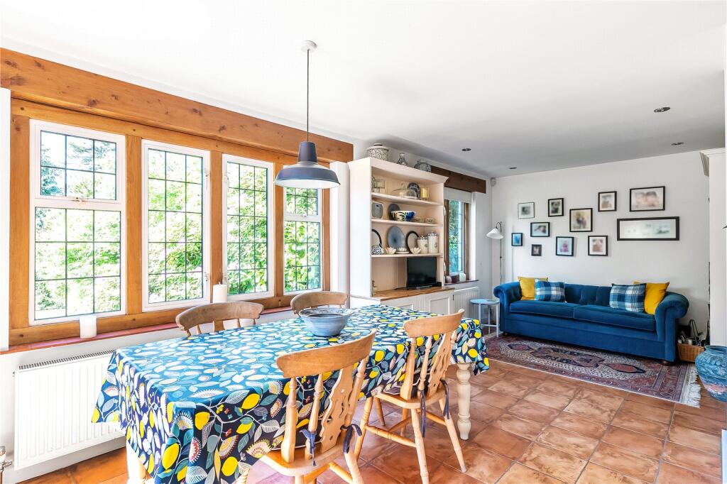 Kitchen/ Dining Room