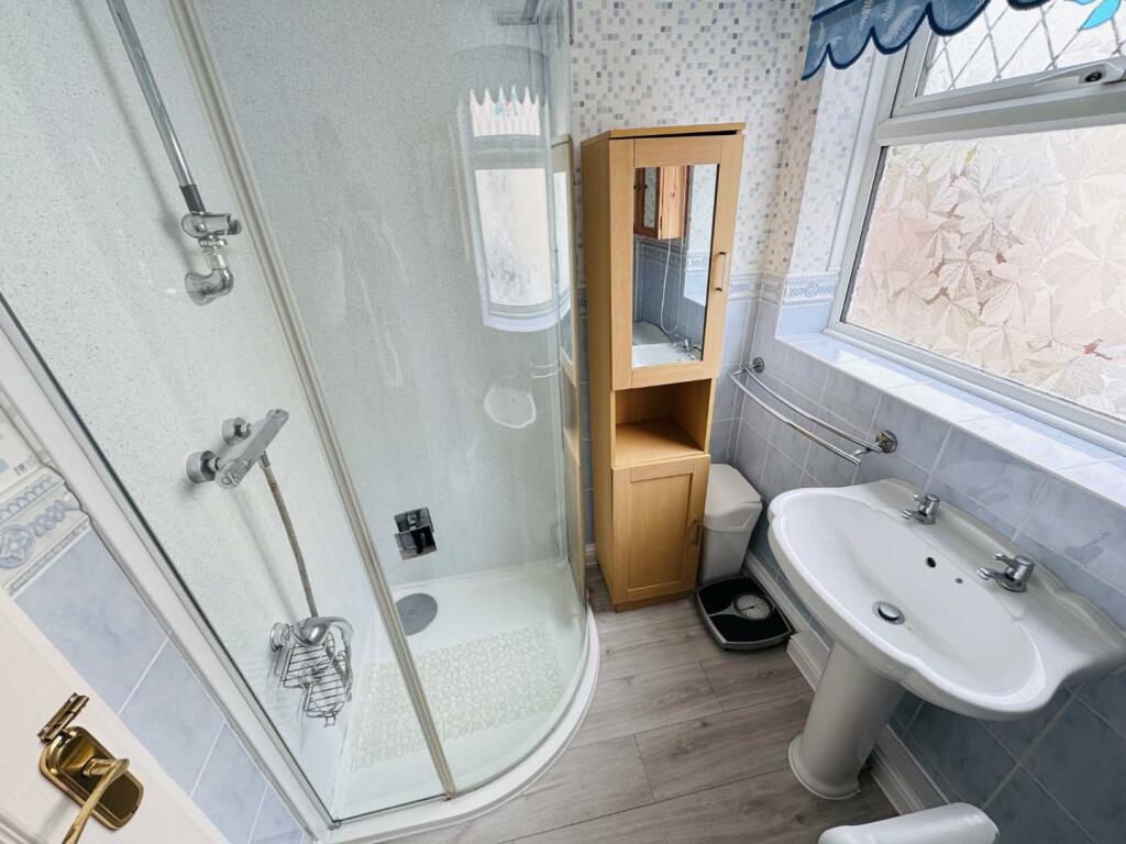 SHOWER ROOM