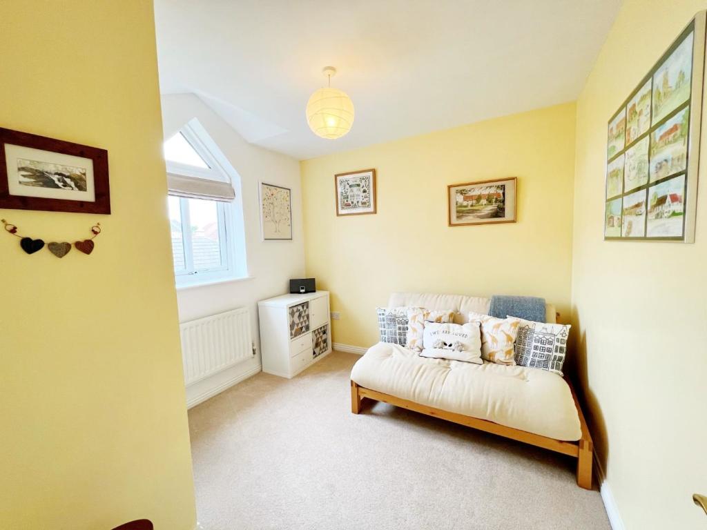 Bedroom 2 pic 1.jpg