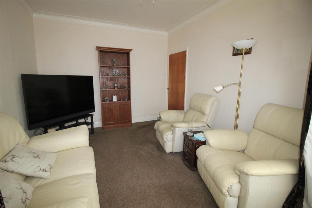 Curzon Road, 179, lounge 2.JPG