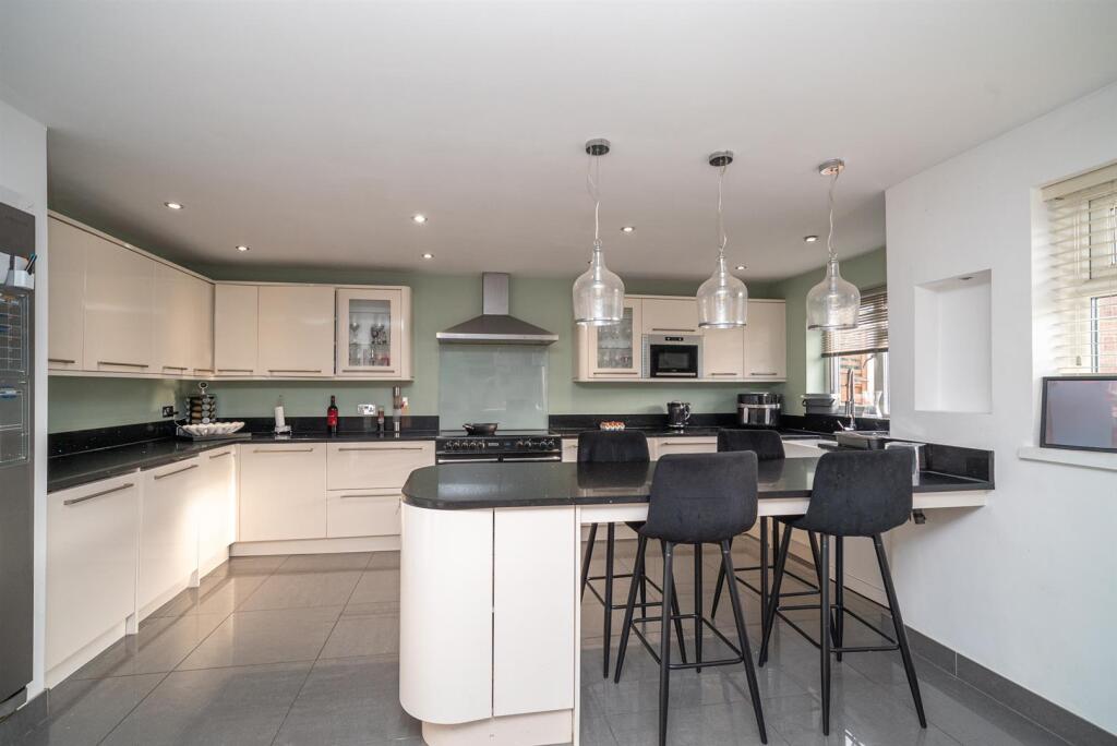 22-Richardson-Close-02590.jpg