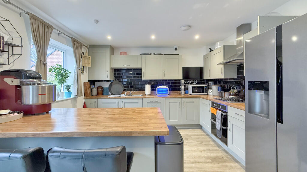 Kitchen/dining ro...