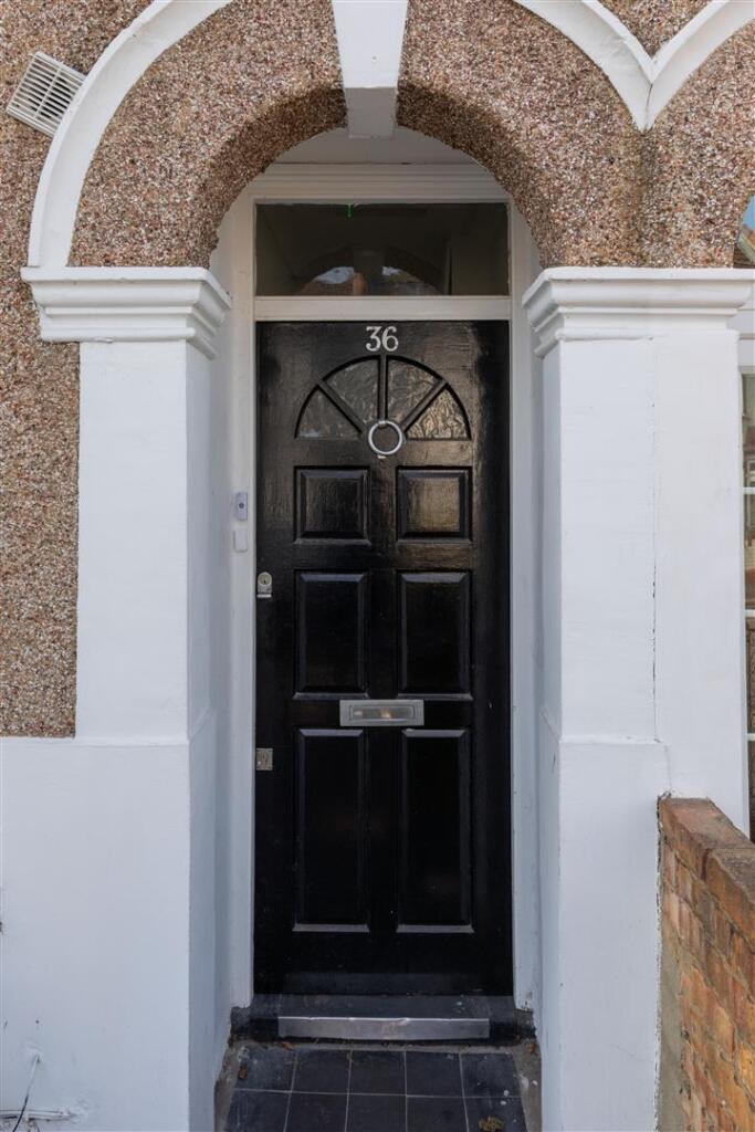 Farnborough Avenue E17