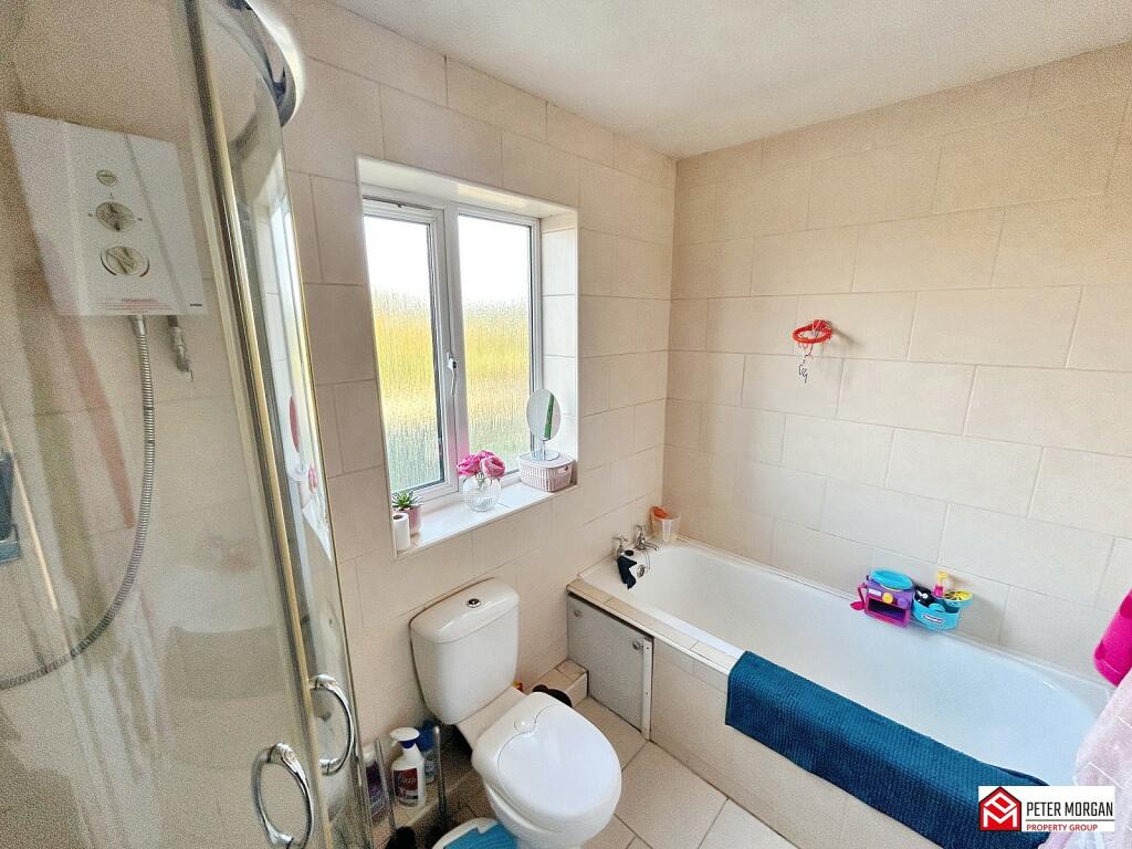 Family Bath &amp; Shower Room