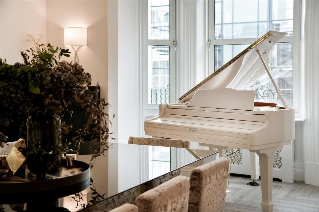 Knightsbridge Luxury  Flat 30, Wellington Court (43).jpg