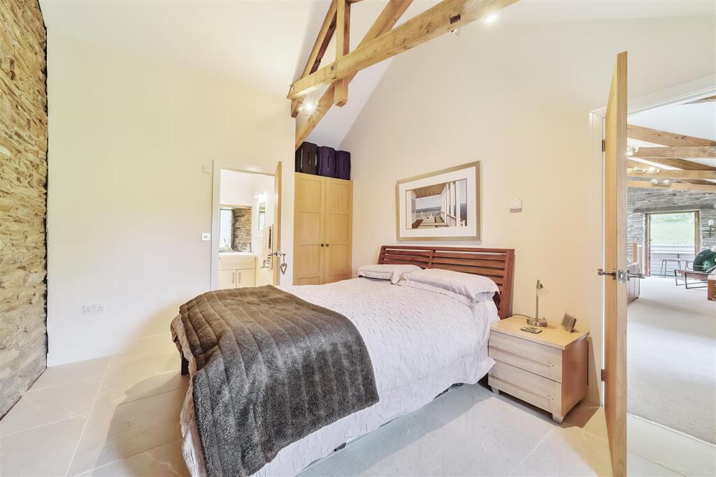 Monkey oak bedroomm.jpg