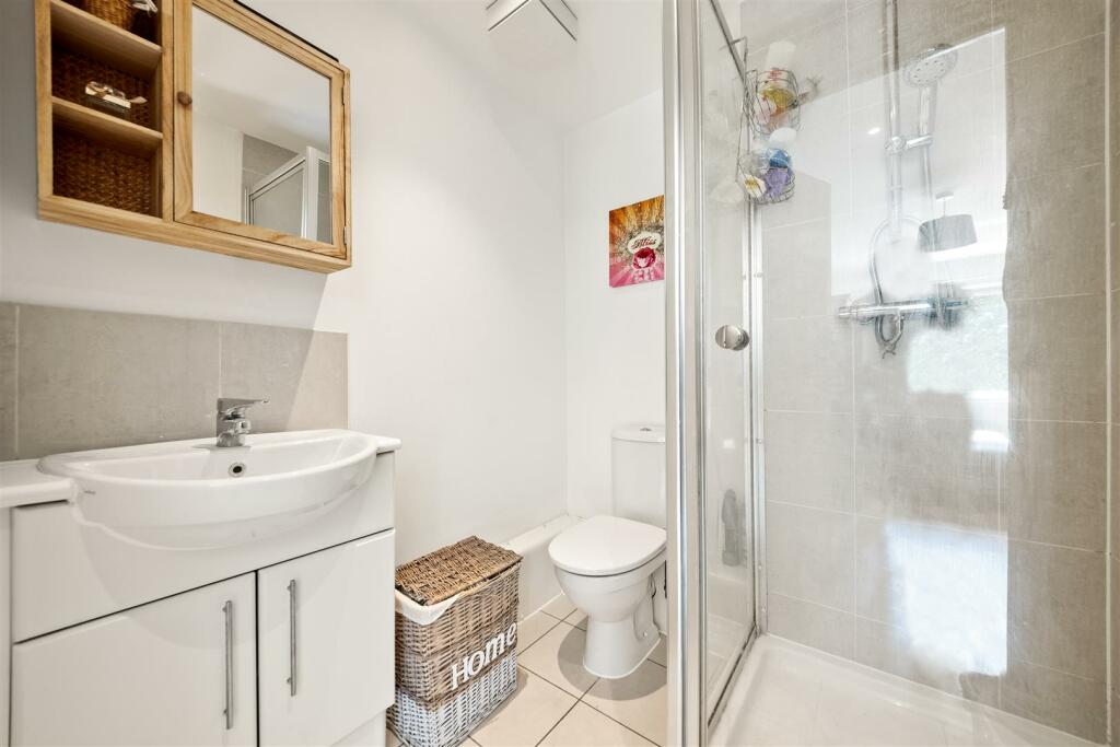 ensuite.jpg