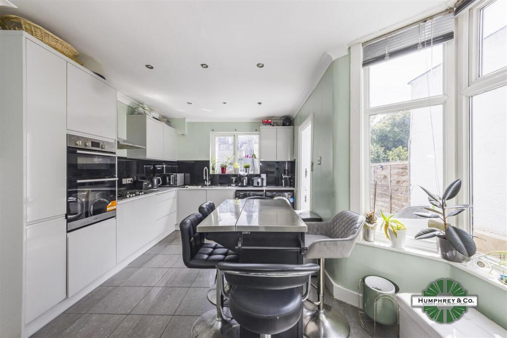 6 Gloucester Road -015.JPG