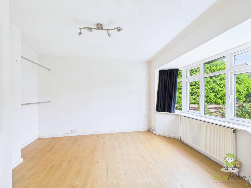 CAM01543G0-PR0128-STILL004