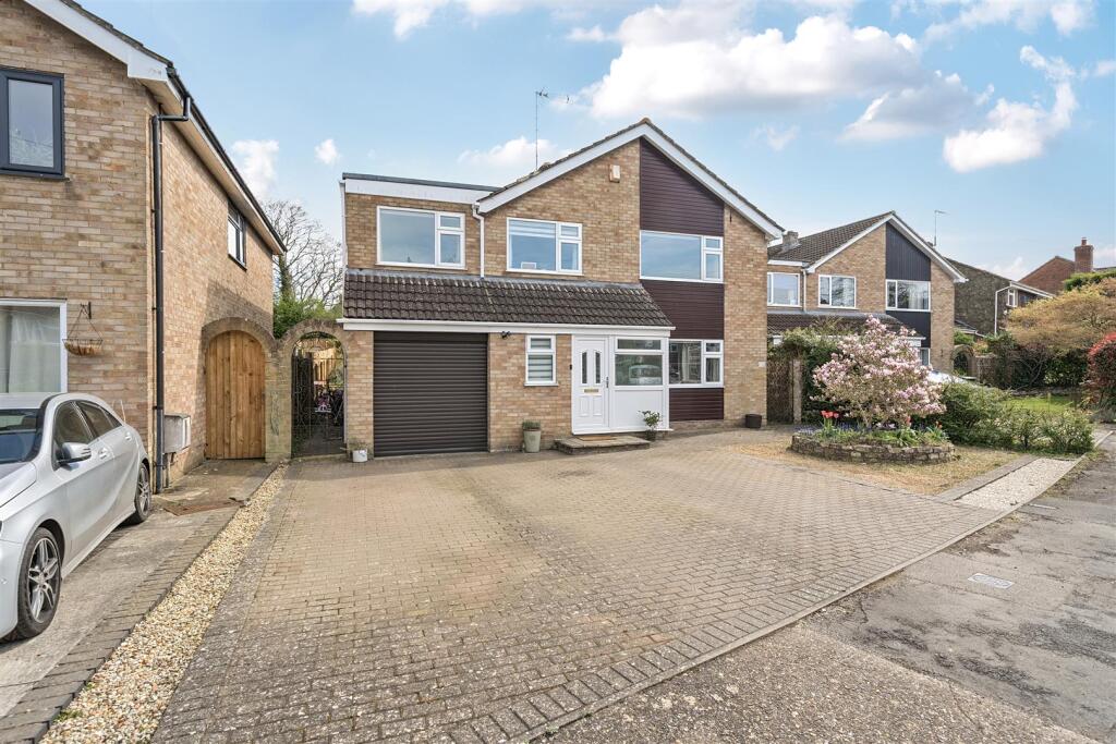 39 Hillside Avenue, Silverstone (1).jpg