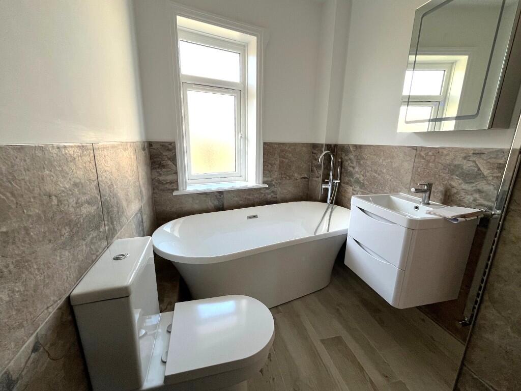 Bath/shower room