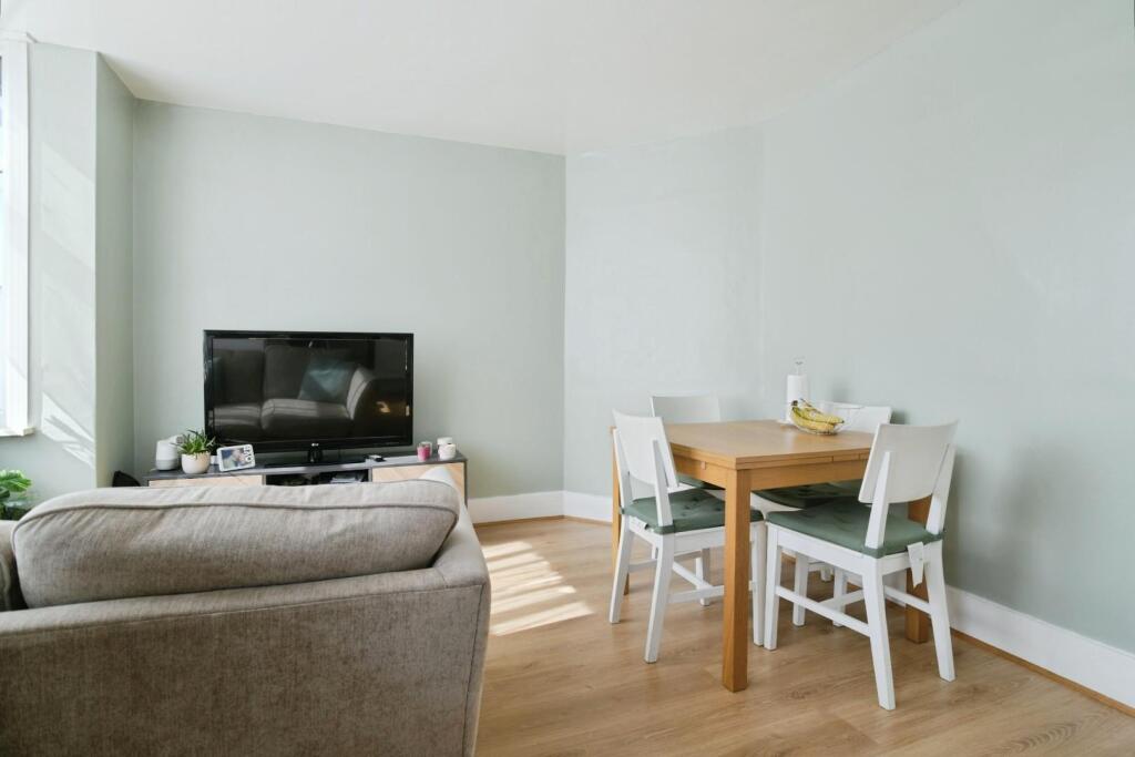 LivingRoom3.JPG