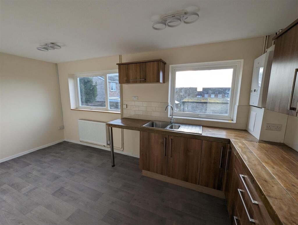 Kitchen 2.jpg