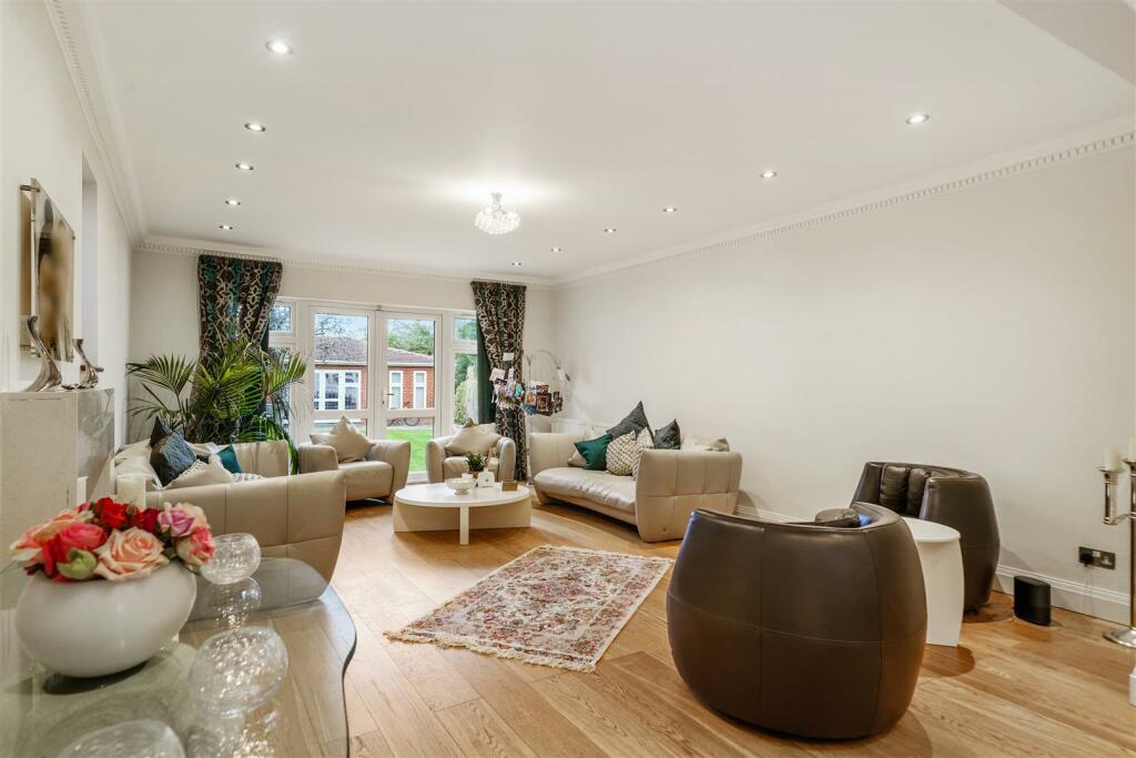 74 Pebworth Road - yDaAbhHr7J97U0dyaLlU.jpg