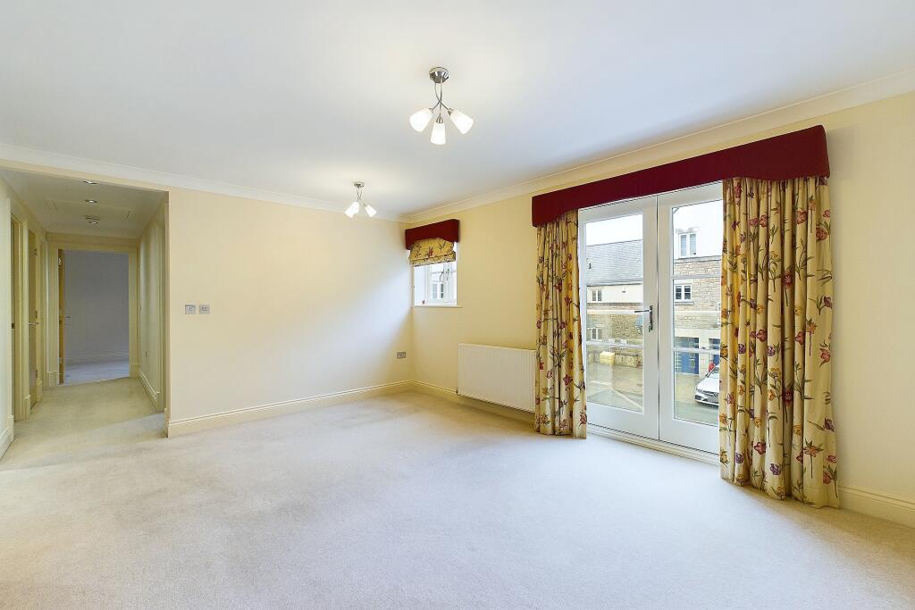 CAM04201G0-PR0050-STILL003