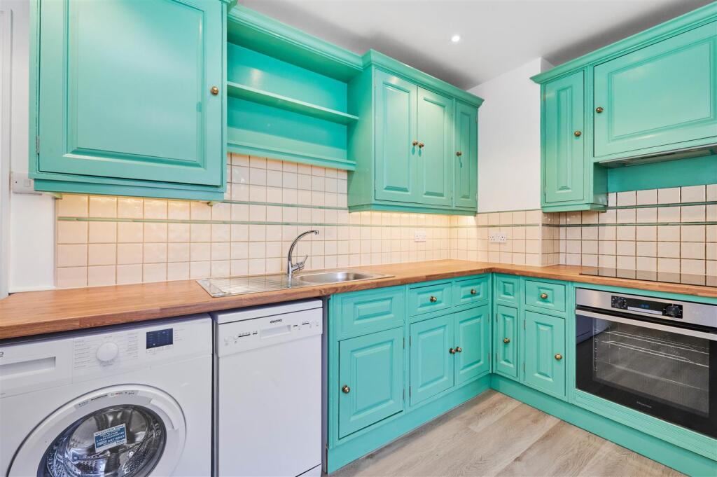 James_Anderson_-_Flat__Burstock_Road_SW15_2PW_17.j