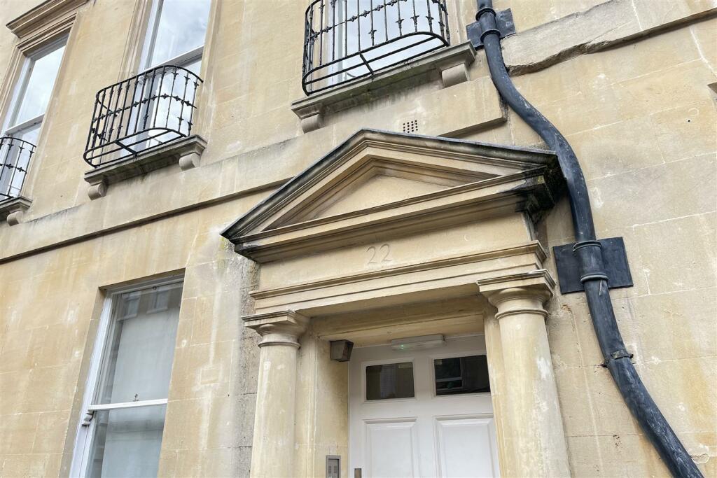 Flat 5, 22 Rivers Street, Bath BA1 2QA Leasehold T