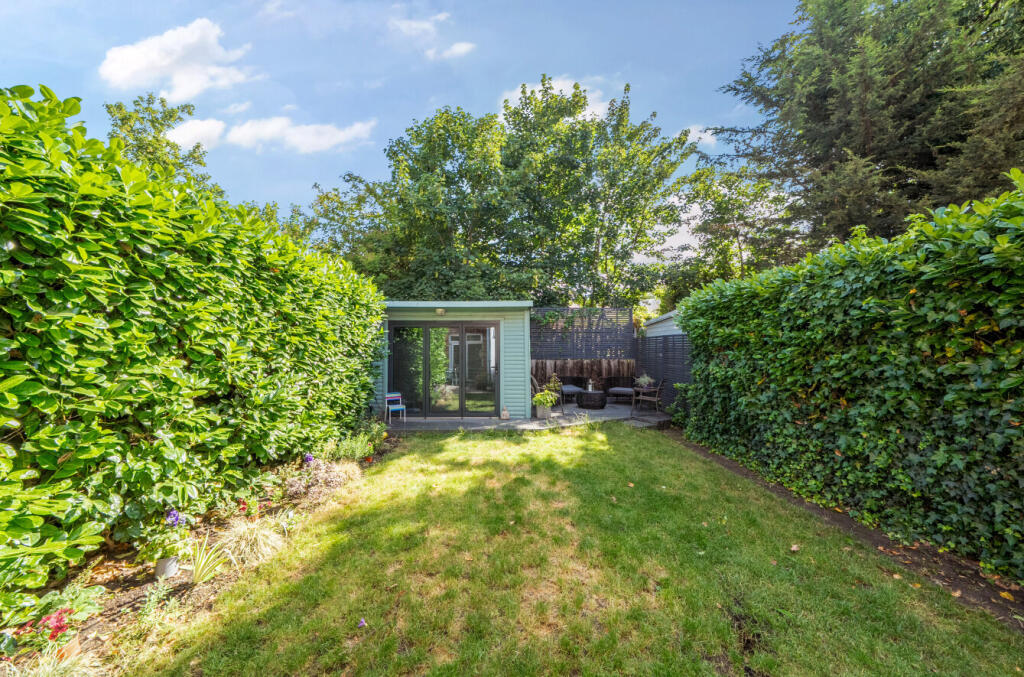 1317398-16-685e5c...