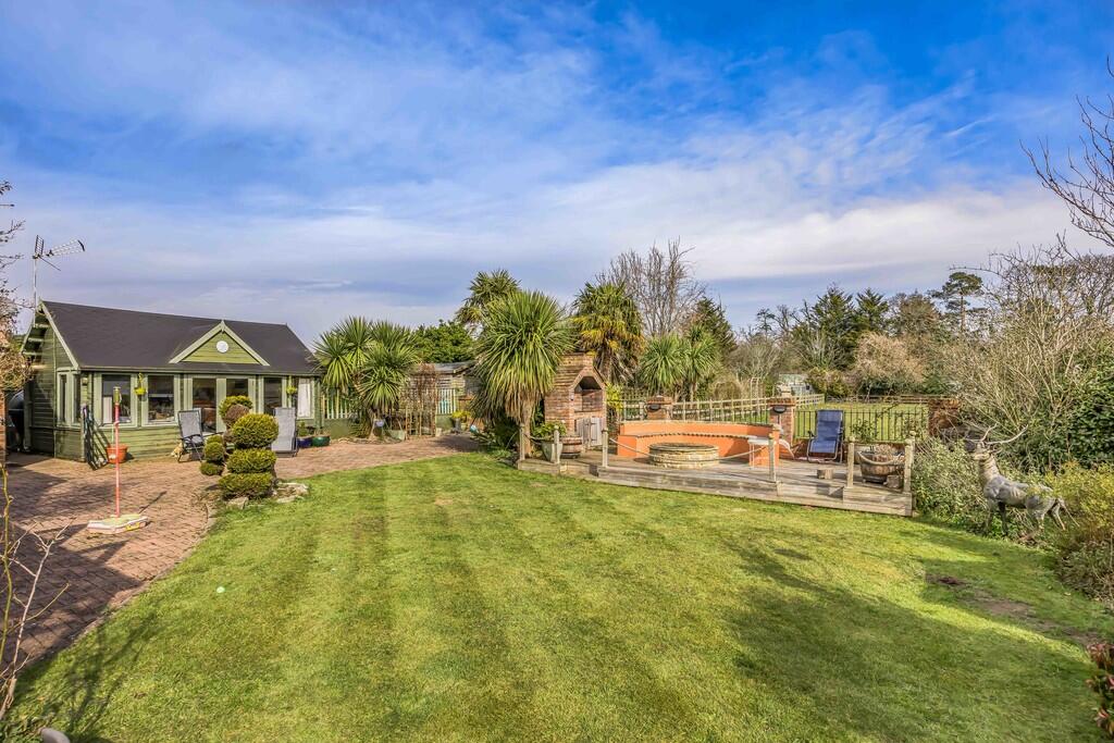 Sunnycroft, North...