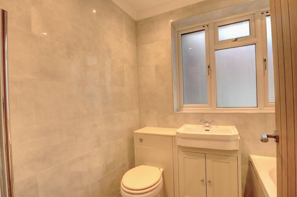 Bathroom 1.jpg