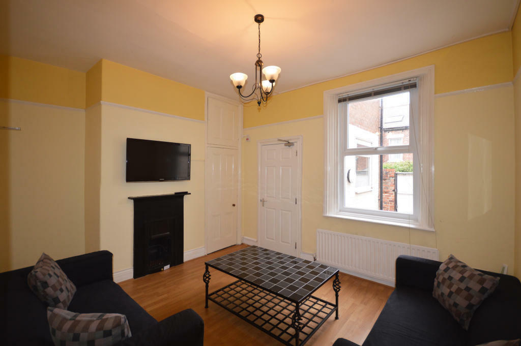 £110.00 - Warwick Street, Heaton