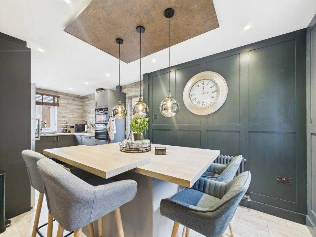 Kitchen/Breakfast Area