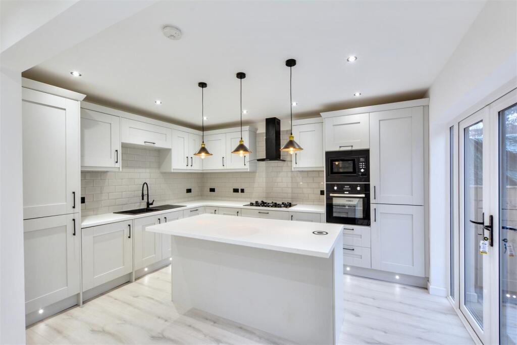 Kitchen_1.jpeg