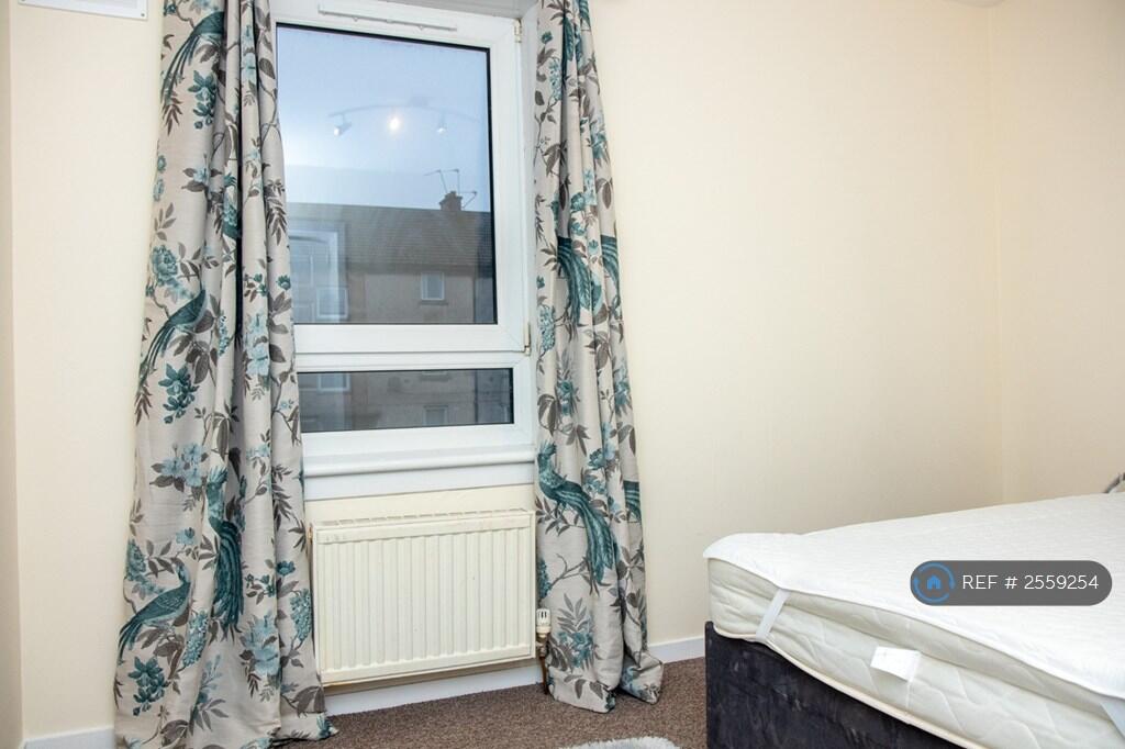 Large Bedroom 2 With Built In Wardrobe