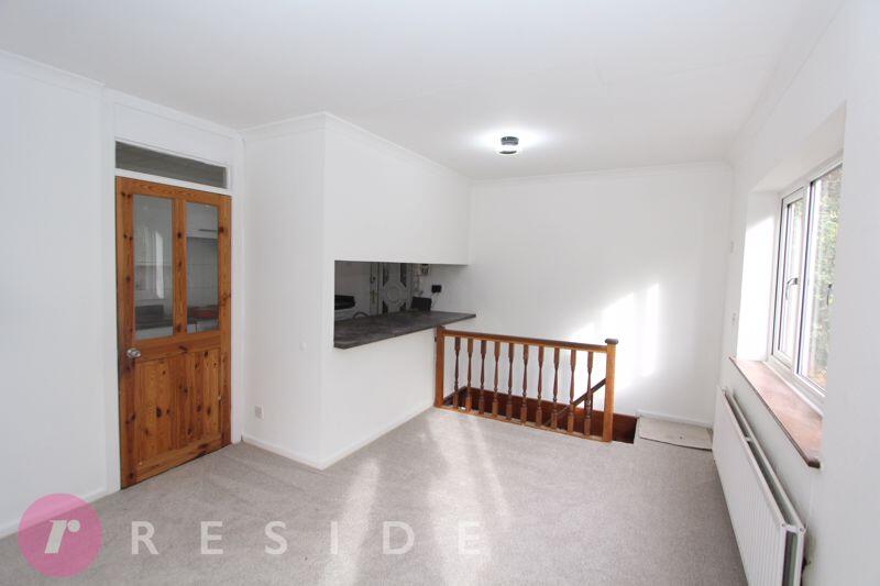 Lounge / Dining Area