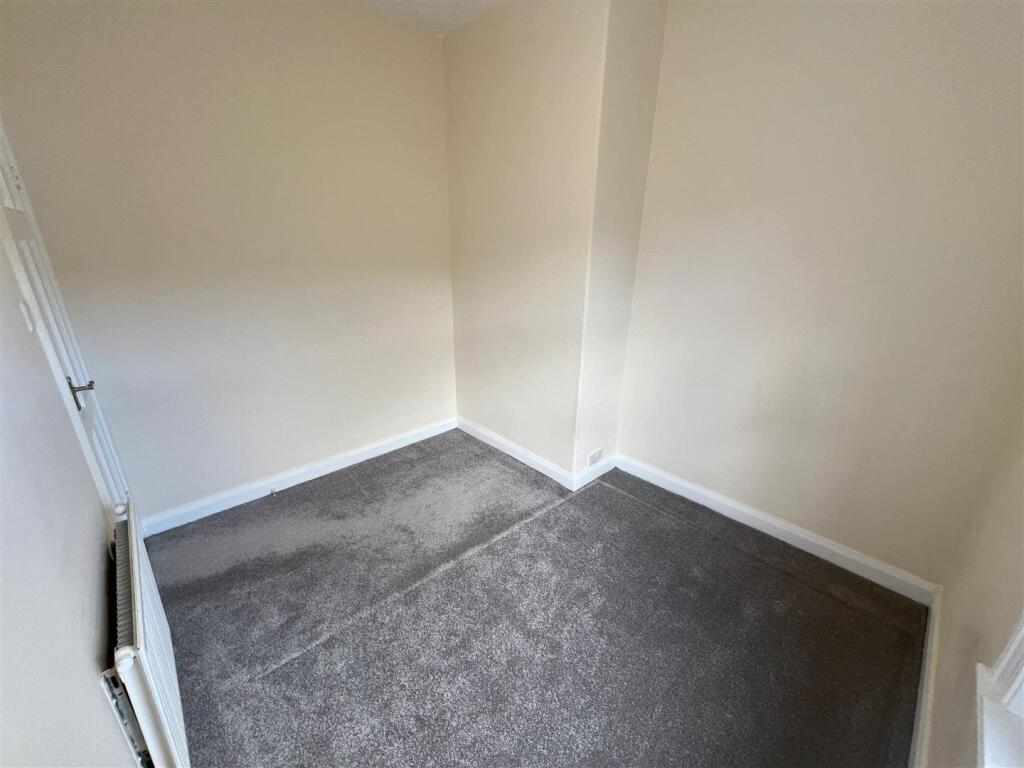 SMALL BEDROOM 1.jpeg