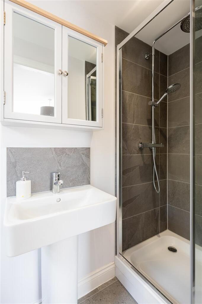 EN SUITE