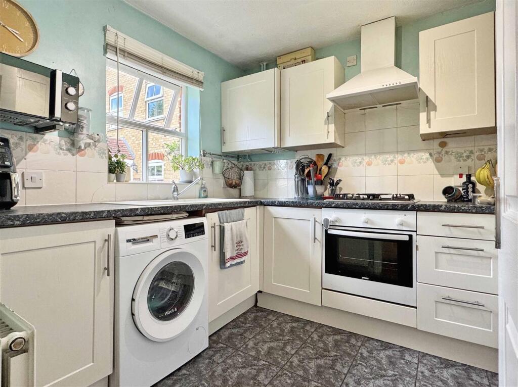 Kitchen b.jpg