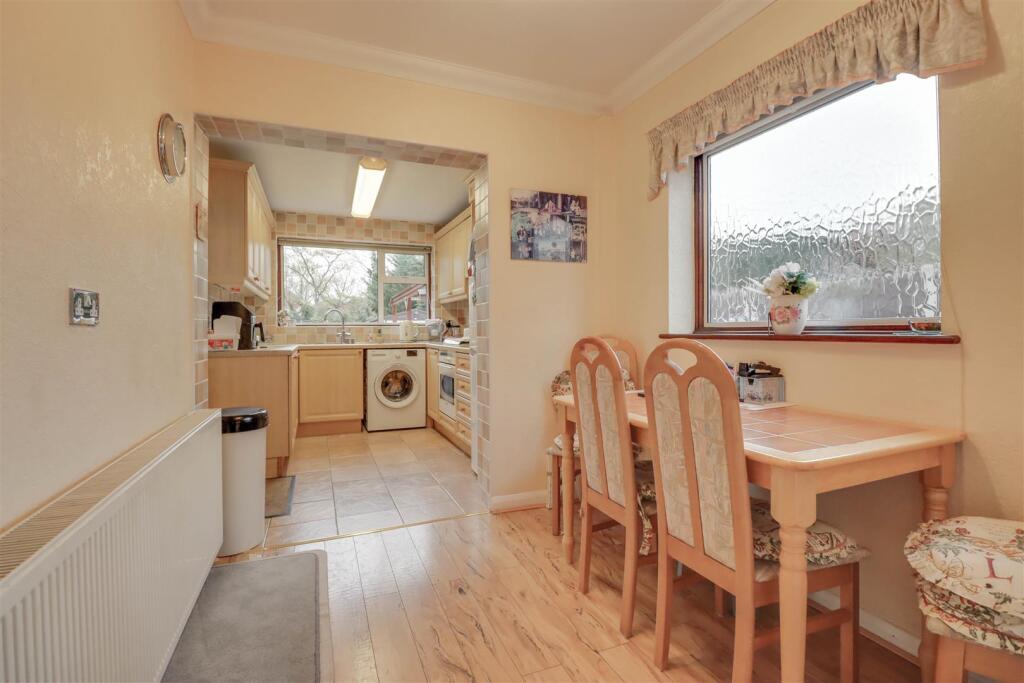 52 RUNWELL ROAD INSIDE-9.jpg
