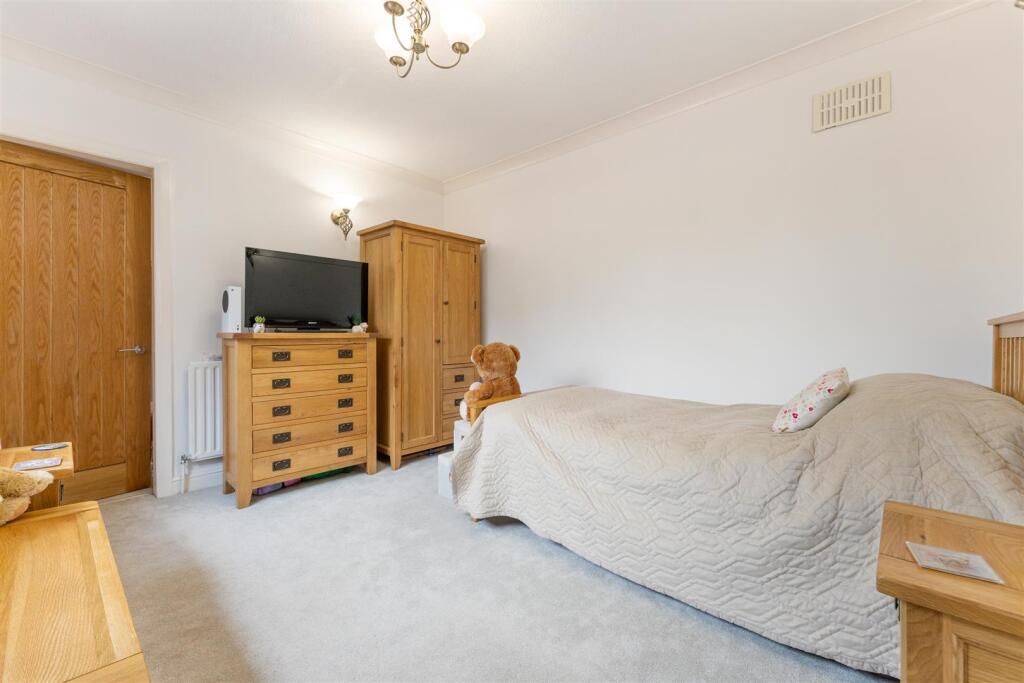 132 Earlswood Common_9.jpg