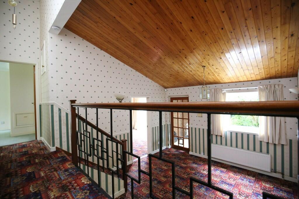 Landing/dining room 