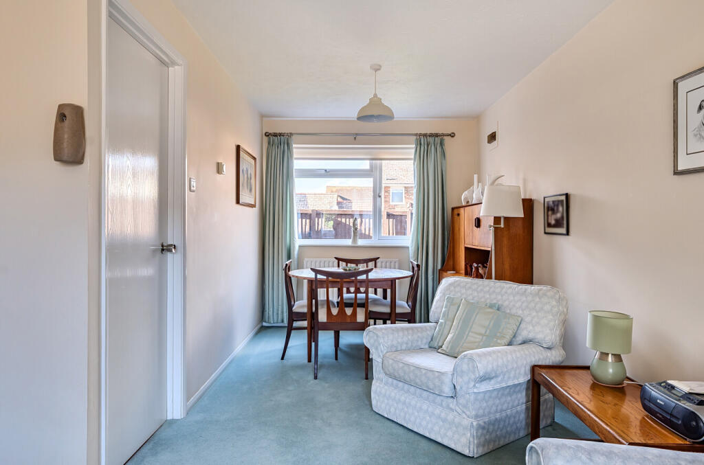 1372851-10-6900d4...